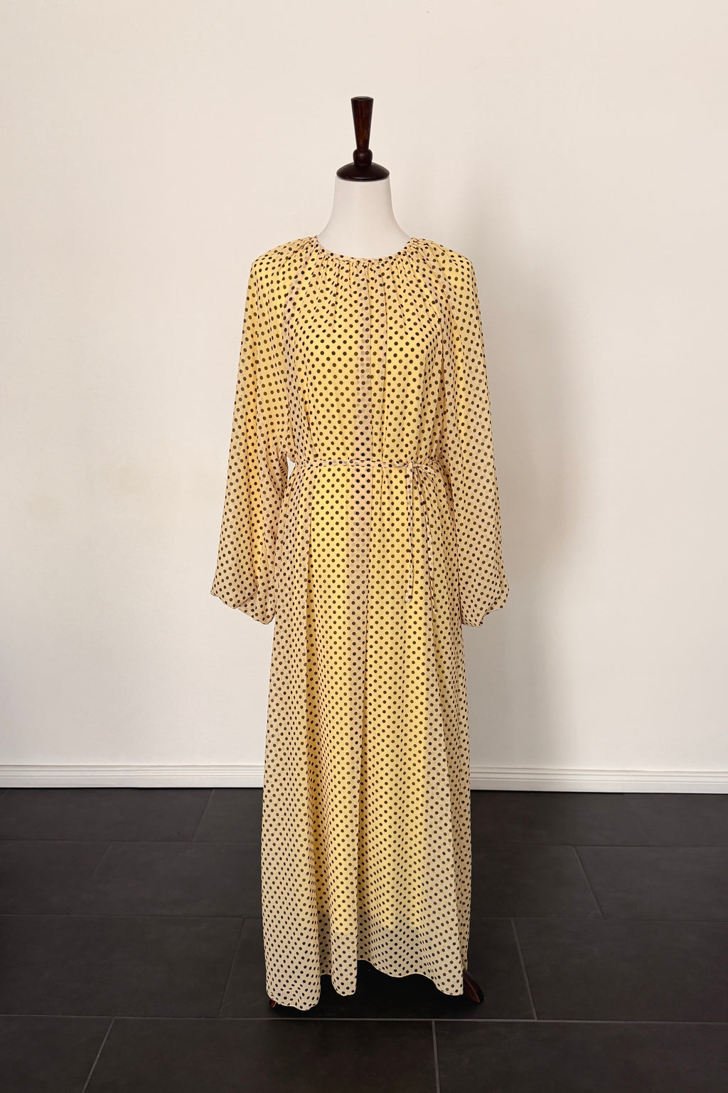 Dotted Kleid mit Bindegürtel