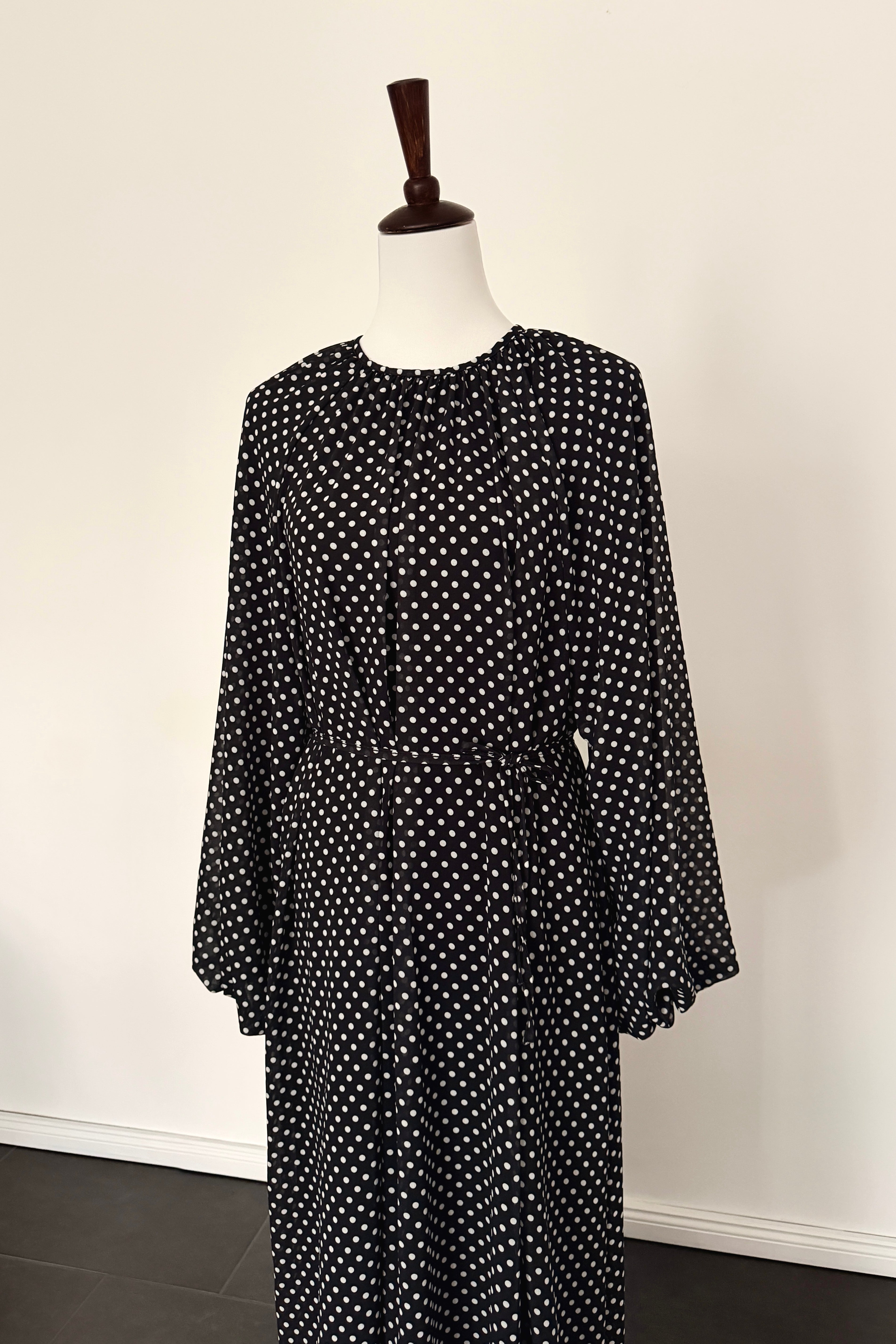 Dotted Kleid mit Bindegürtel