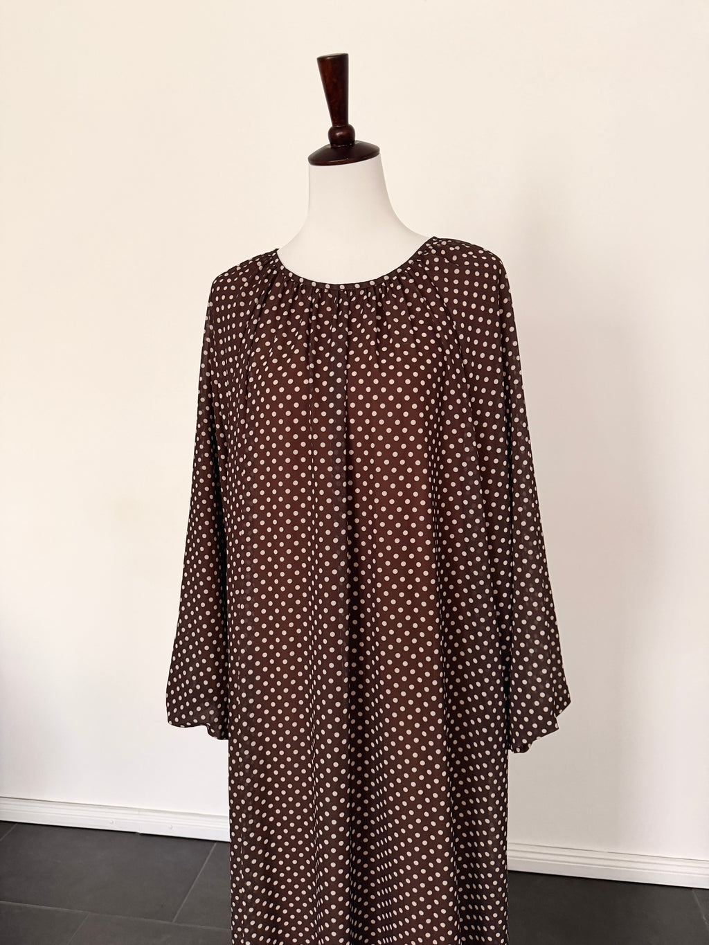 Dotted Kleid mit Bindegürtel