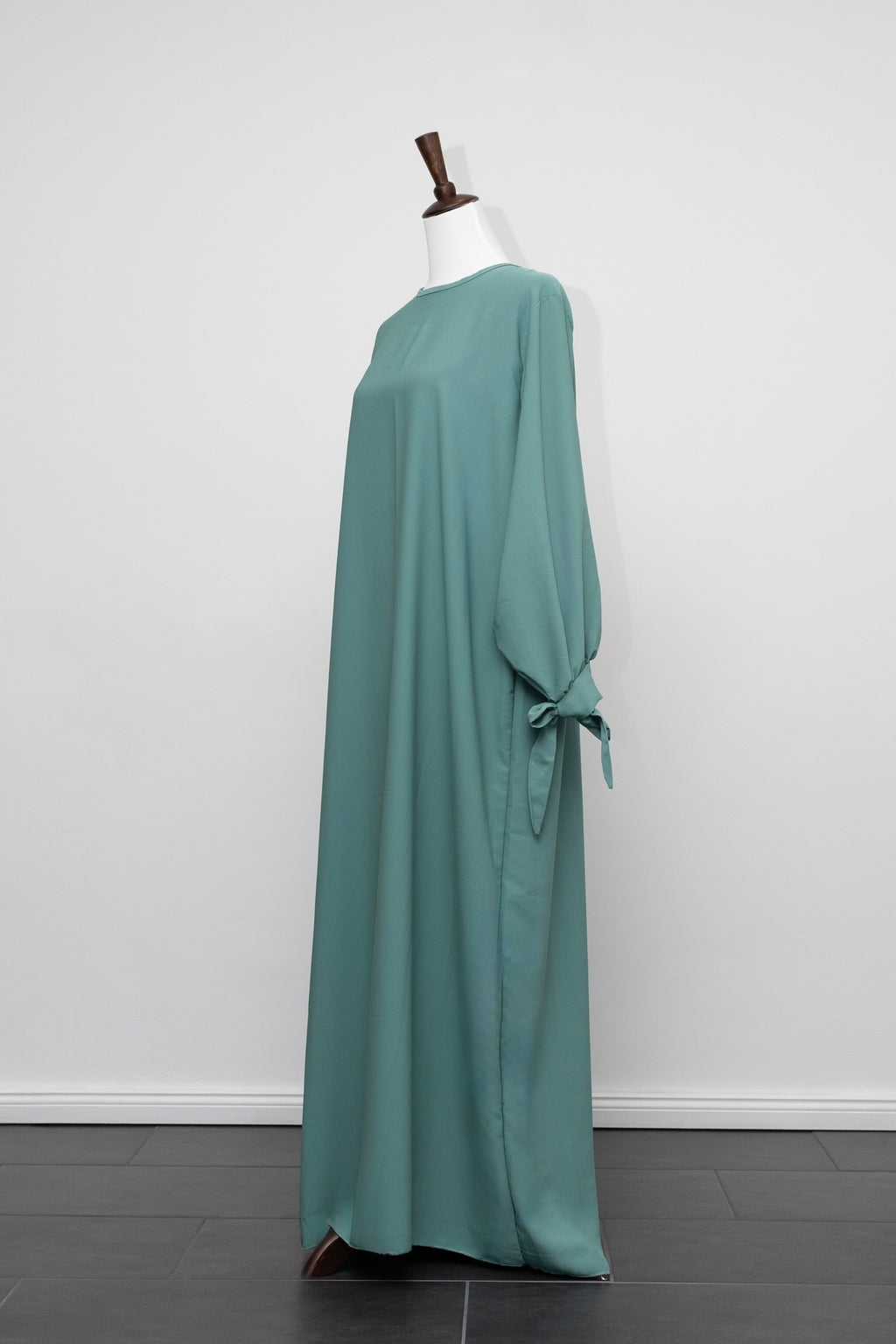 Abaya mit Ballonärmeln und Schleife