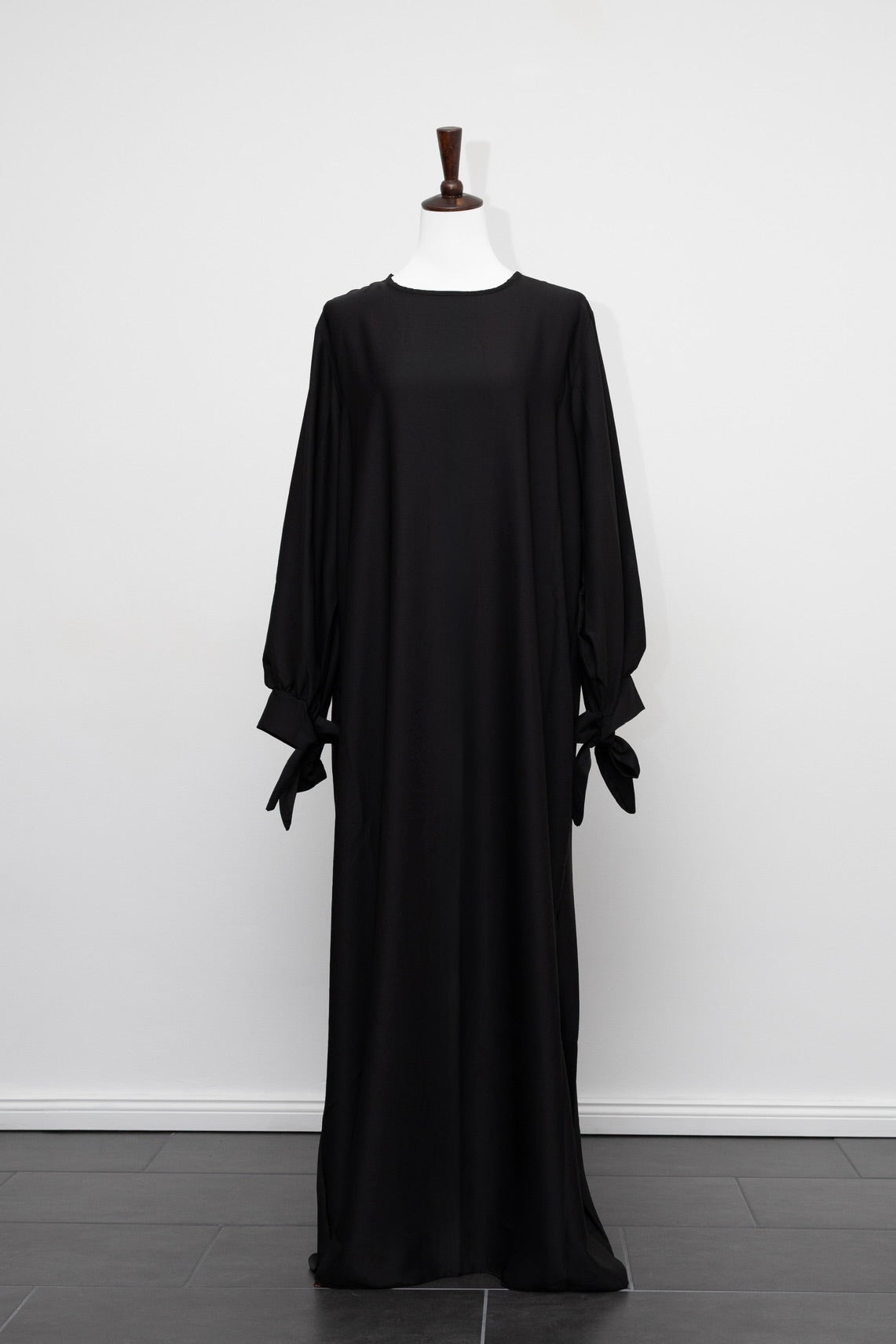 Abaya mit Ballonärmeln und Schleife